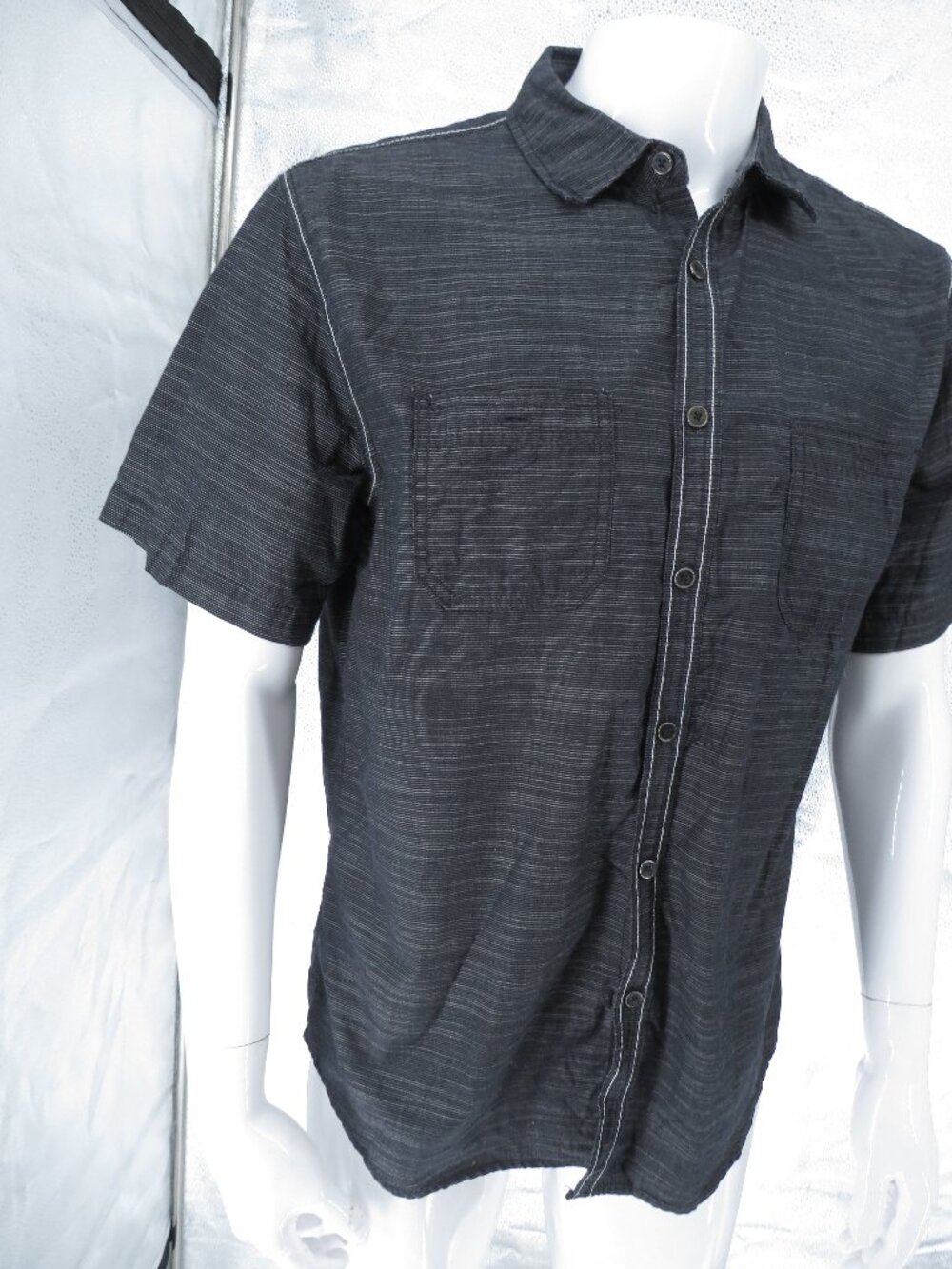 Beverly Hills Polo Club Black Pinstripe Button‑Up Shirt L — Classic Minimalist